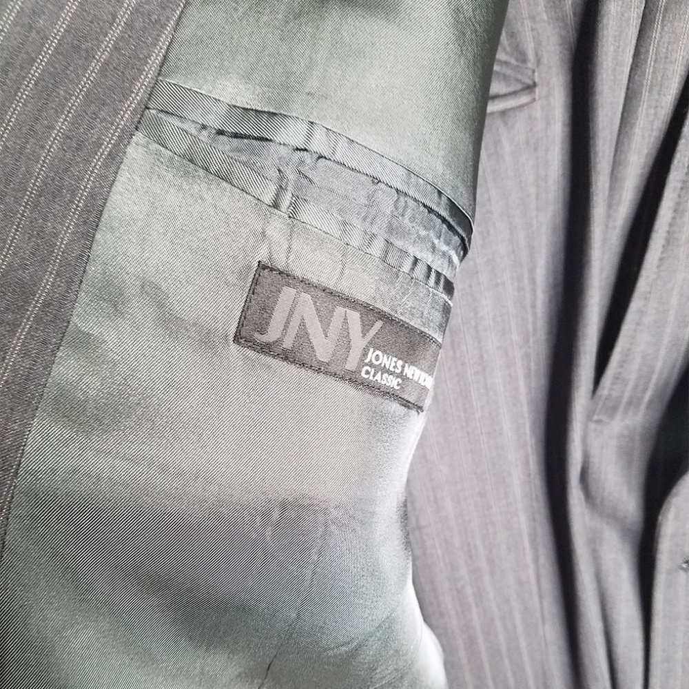 Men's 2-Piece Suit-Gray Pinstripe-Jones New York